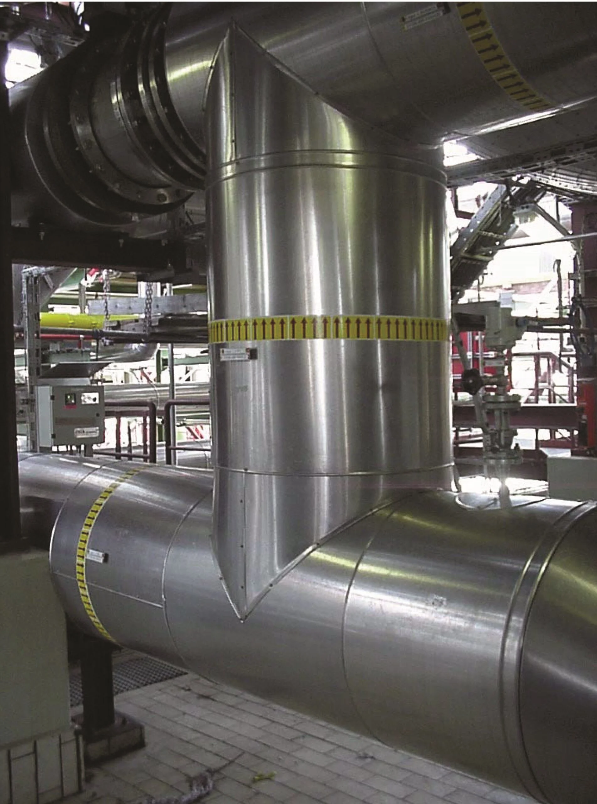 UV-resistant pipeline identification labels